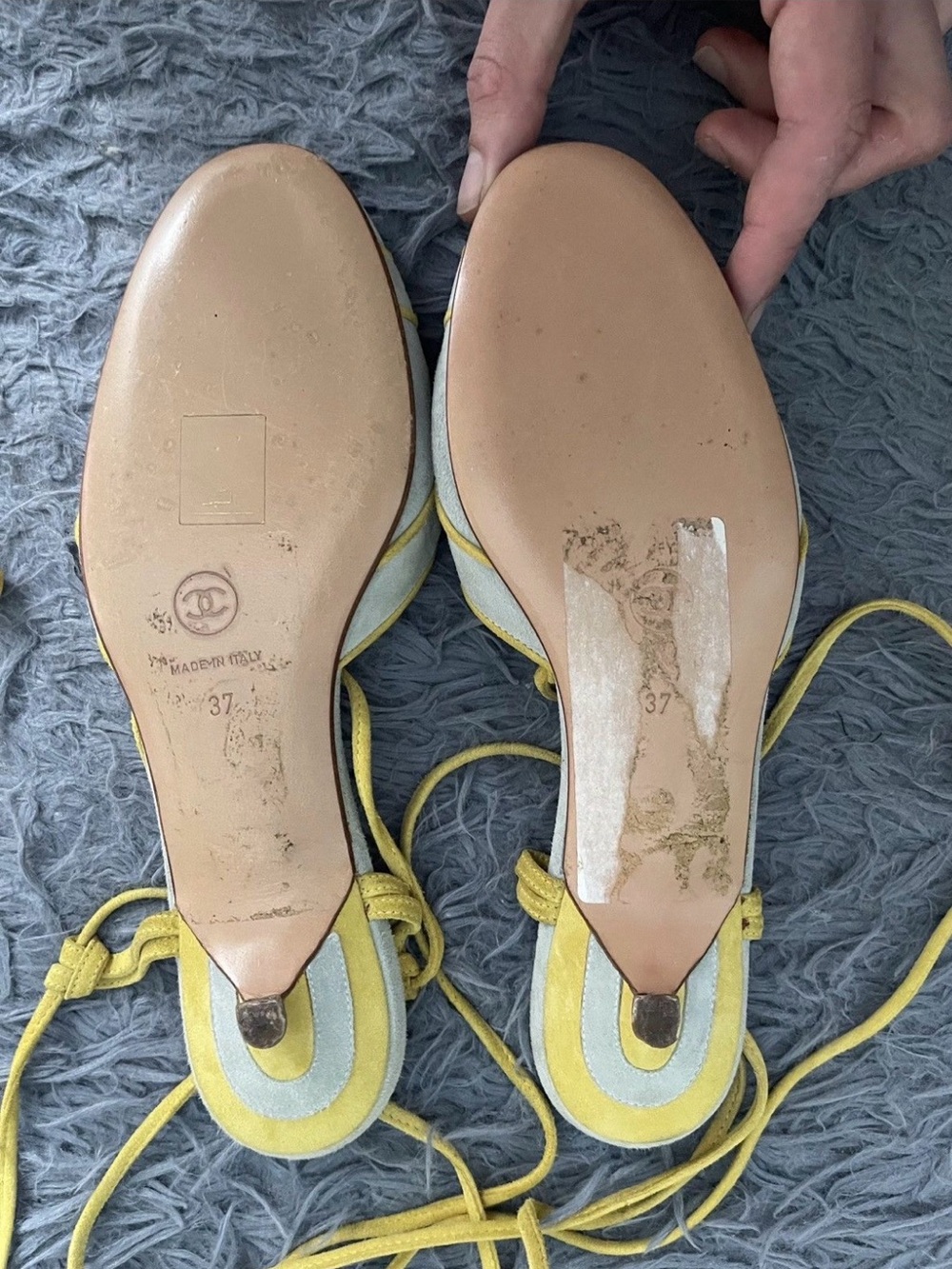 Vintage Chanel pale yellow and off-white suede lace-up flat sandals - Picture 5 of 8